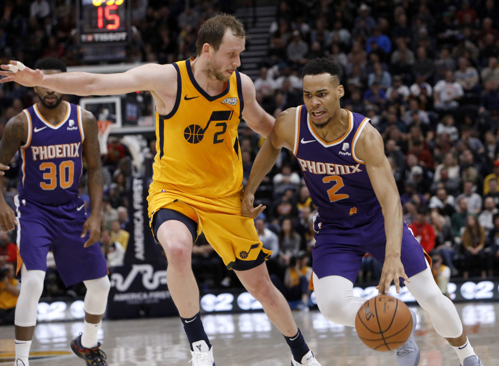 Mitchell leads Jazz past Suns
